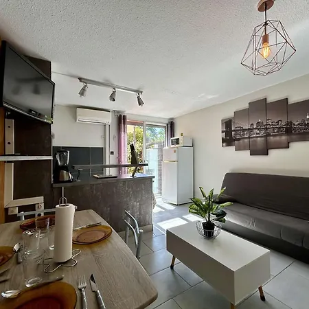 Апартаменти Au Calme Avec Terrasse Et Parking - Cap D'agde - Fr-1-249-438 *